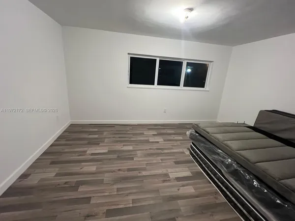 $2,200 | 1560 Northeast 151st Street, Unit 102, Miami, FL 33162