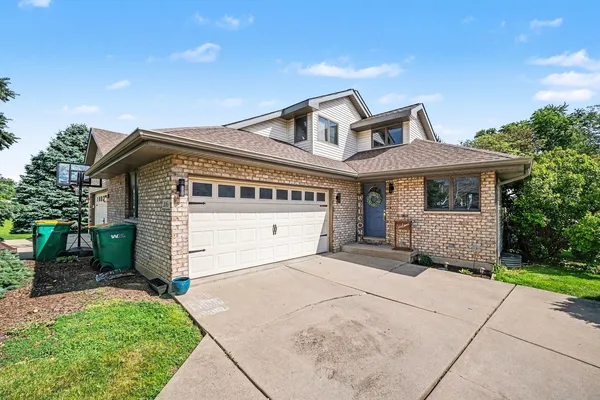 $285,000 | 206 South Raven Road, Shorewood, IL 60404