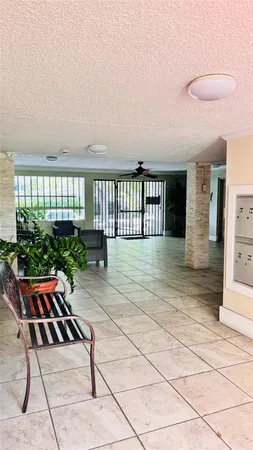$2,200 | 1480 West 46th Street, Unit 322, Hialeah, FL 33012
