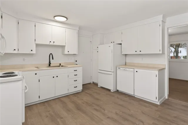 $2,450 | 14 Kingswood Drive, Gates, NY 14624