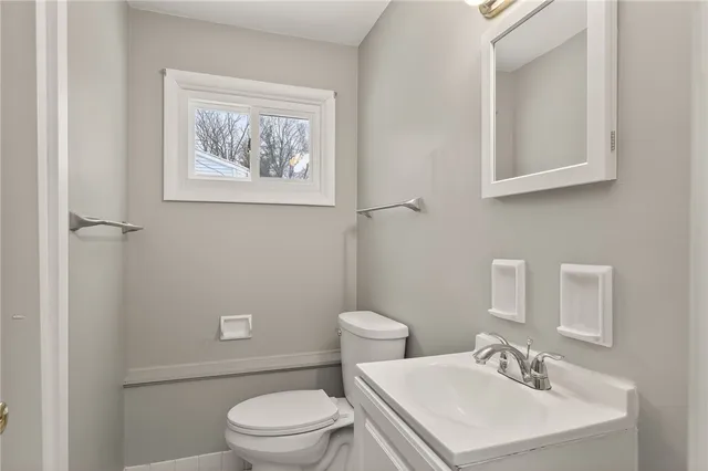 $2,450 | 14 Kingswood Drive, Gates, NY 14624