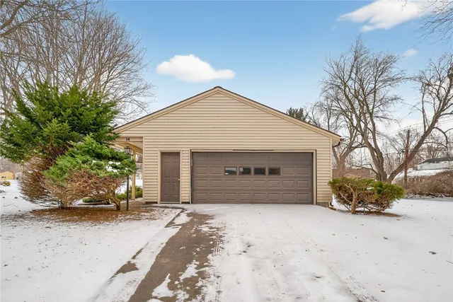 $2,450 | 14 Kingswood Drive, Gates, NY 14624