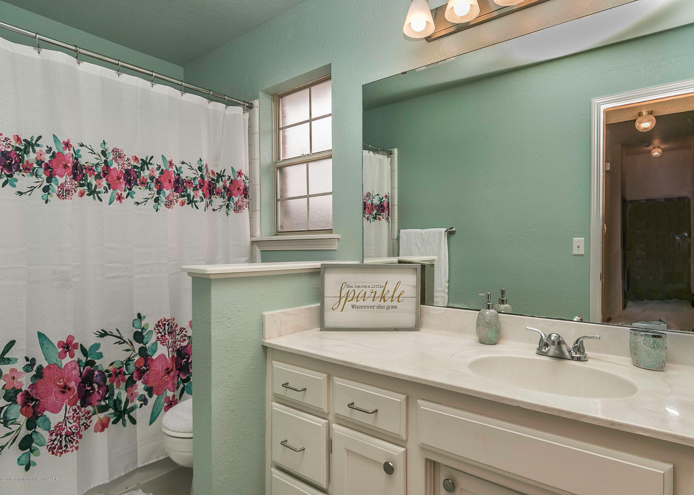 4201 Rhine Avenue Amarillo, TX 79110 - Photo 12 of 17 012_Bathroom 2