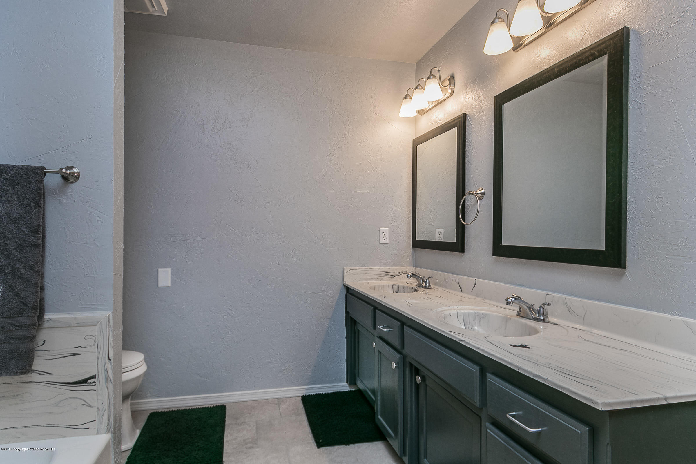 4201 Rhine Avenue Amarillo, TX 79110 - Photo 10 of 17 010_Master Bathroom