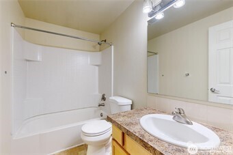 1910 J Street, Unit 102 Walla Walla, WA 99362 - Photo 5 of 20 a bathroom with a sink toilet and shower