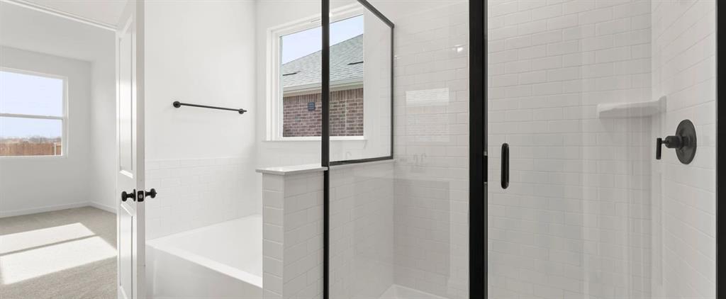 1011 Colgate Circle Princeton, TX 75407 - Photo 23 of 40 Primary Bathroom featuring the Minimalist Collection