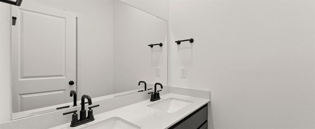 1011 Colgate Circle Princeton, TX 75407 - Photo 35 of 40 Bathroom 2