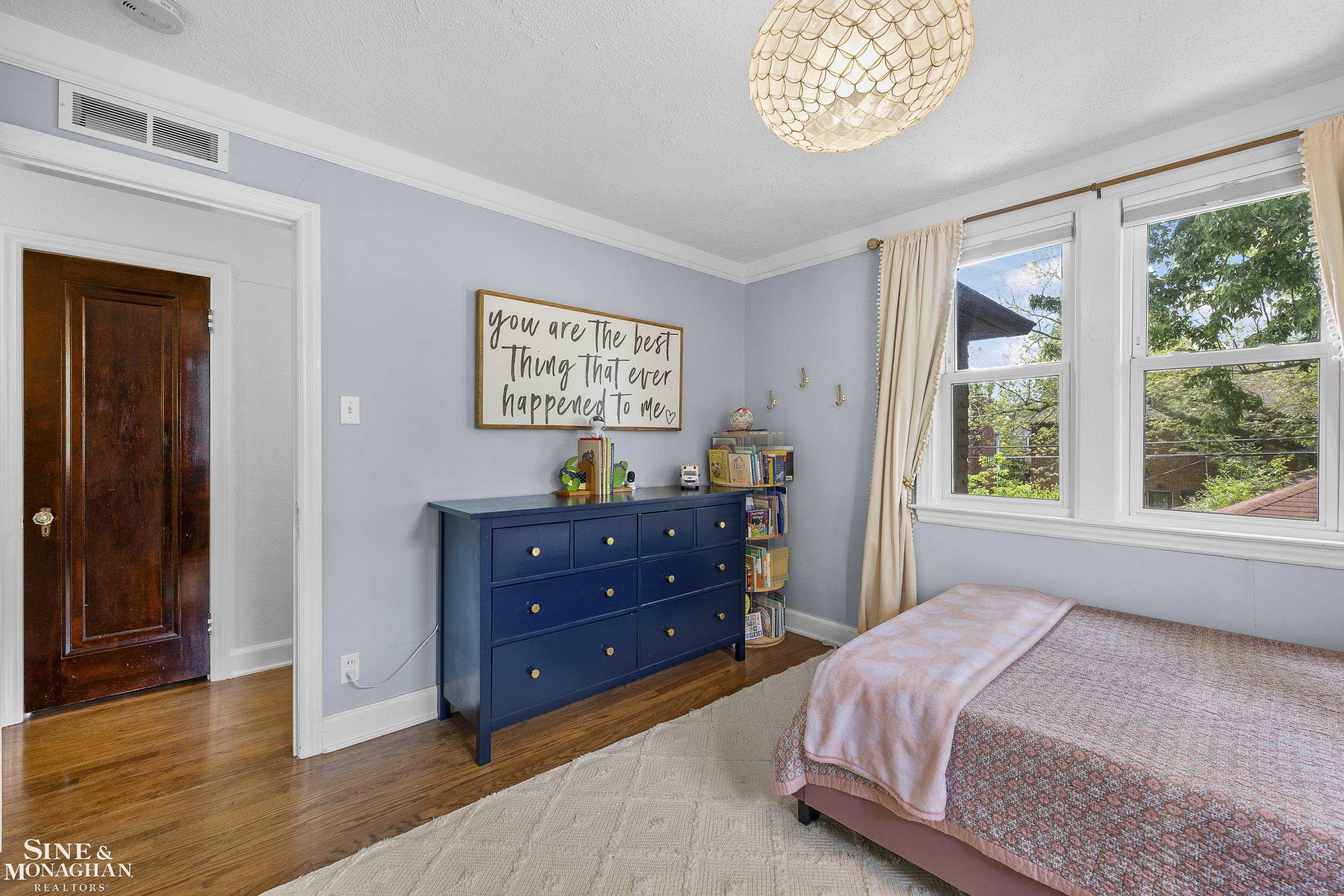 1231 Grayton Street Grosse Pointe, MI 48230 - Photo 21 of 53 50209299-334cffb9-9649-448e-856f-5d6f40a2377c.JPG