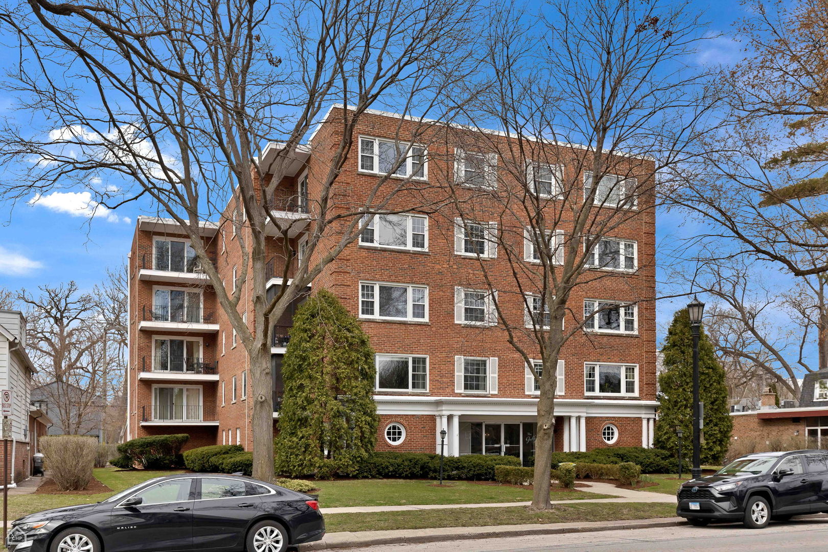2425 Central Street, Unit 2D Evanston, IL 60201 - Photo 2 of 18 Gallery Image 2