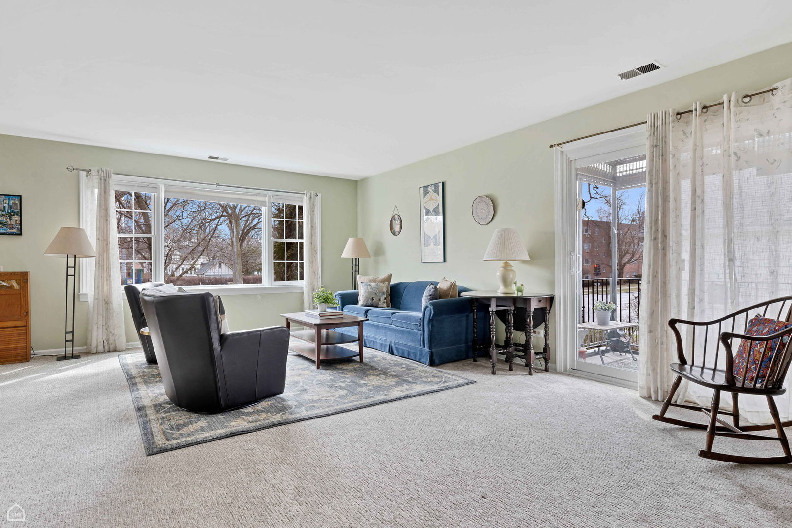 2425 Central Street, Unit 2D Evanston, IL 60201 - Photo 5 of 18 Gallery Image 5