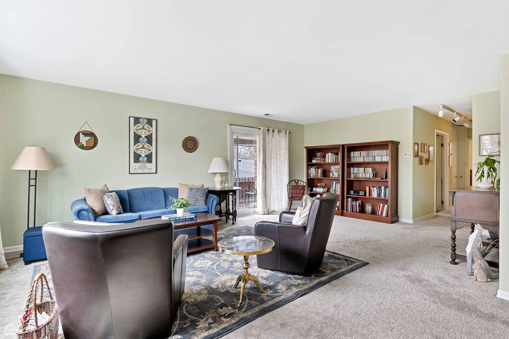 2425 Central Street, Unit 2D Evanston, IL 60201 - Photo 7 of 18 Gallery Image 7