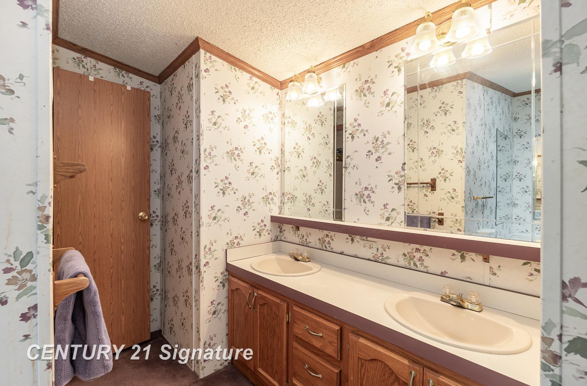 845 East Whitefeather Road Pinconning, MI 48650 - Photo 17 of 27