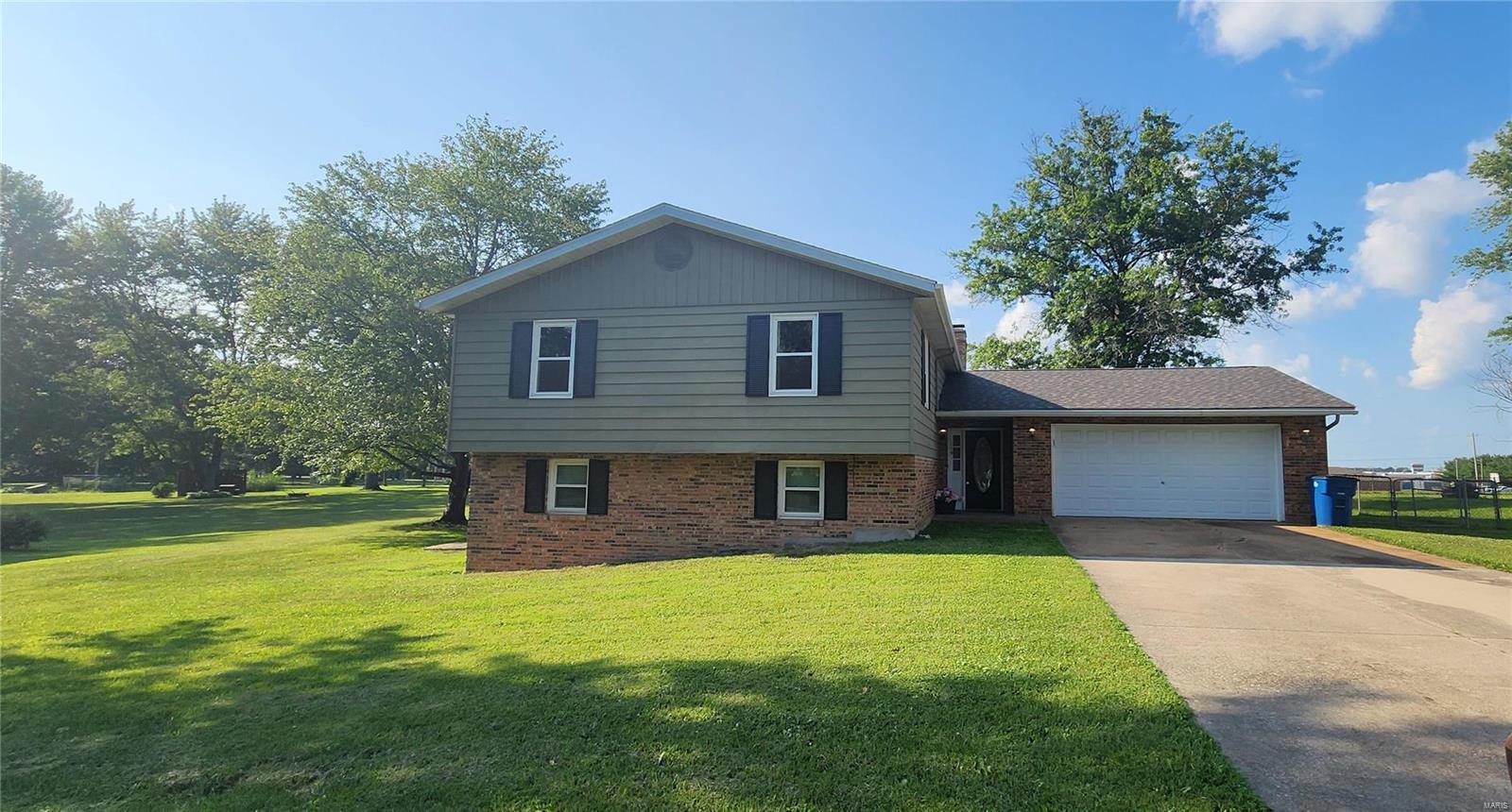 119 Fox Run Sparta, IL 62286 - Photo 2 of 43