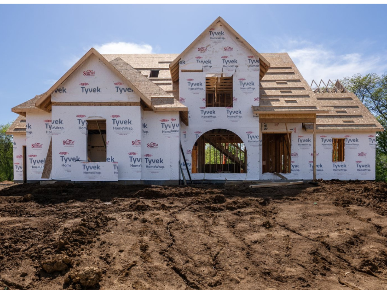 7081 Timber Ridge Lane Bettendorf, IA 52722 - Photo 2 of 10 a front view of a house with garden