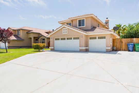 1129 Rebecca Avenue Ridgecrest, CA 93555 - Photo 3 of 34 a front view of a house with a yard and garage