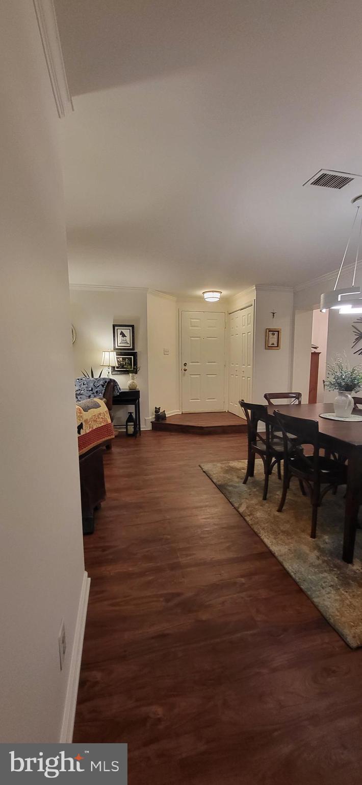 5806 Cove Landing Road, Unit 101 Burke, VA 22015 - Photo 18 of 92 Gallery Image 18