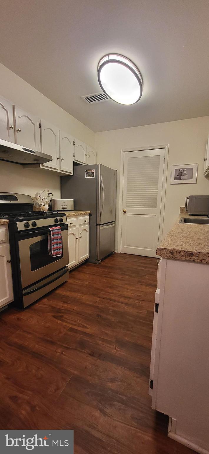 5806 Cove Landing Road, Unit 101 Burke, VA 22015 - Photo 30 of 92 Gallery Image 30