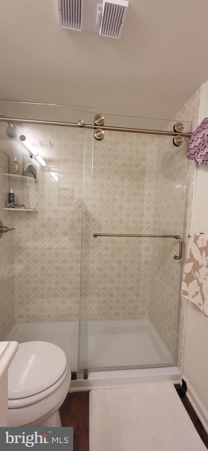 5806 Cove Landing Road, Unit 101 Burke, VA 22015 - Photo 43 of 92 Hall bath