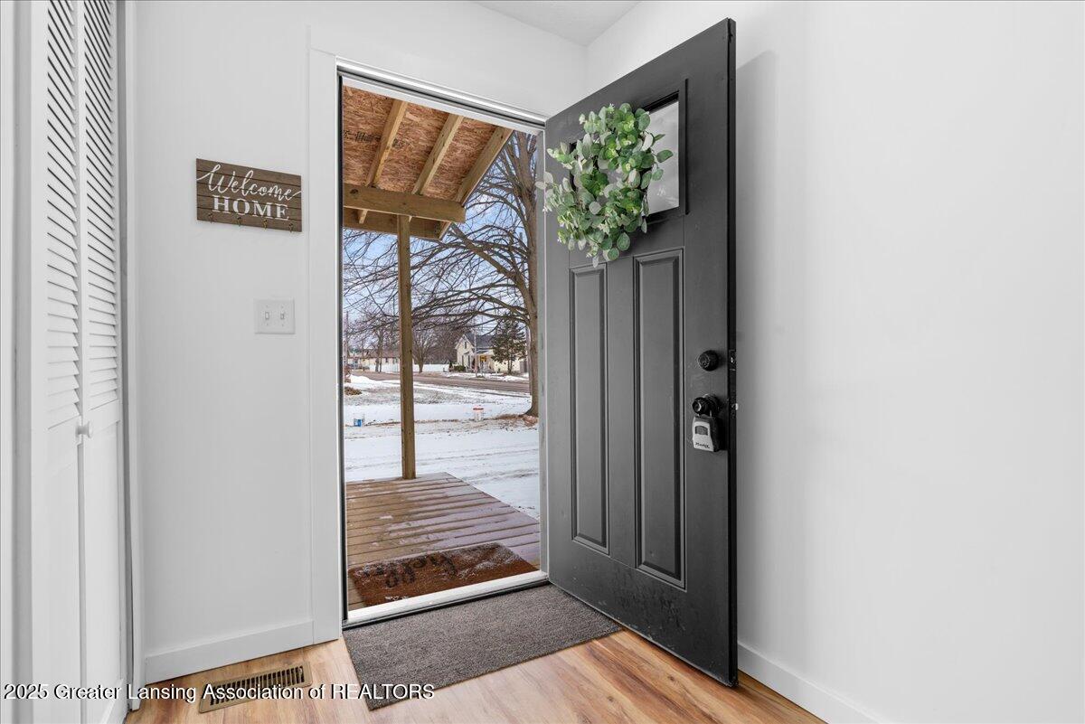 511 North Lansing Street St. Johns, MI 48879 - Photo 3 of 36 08-Media Jett - 16