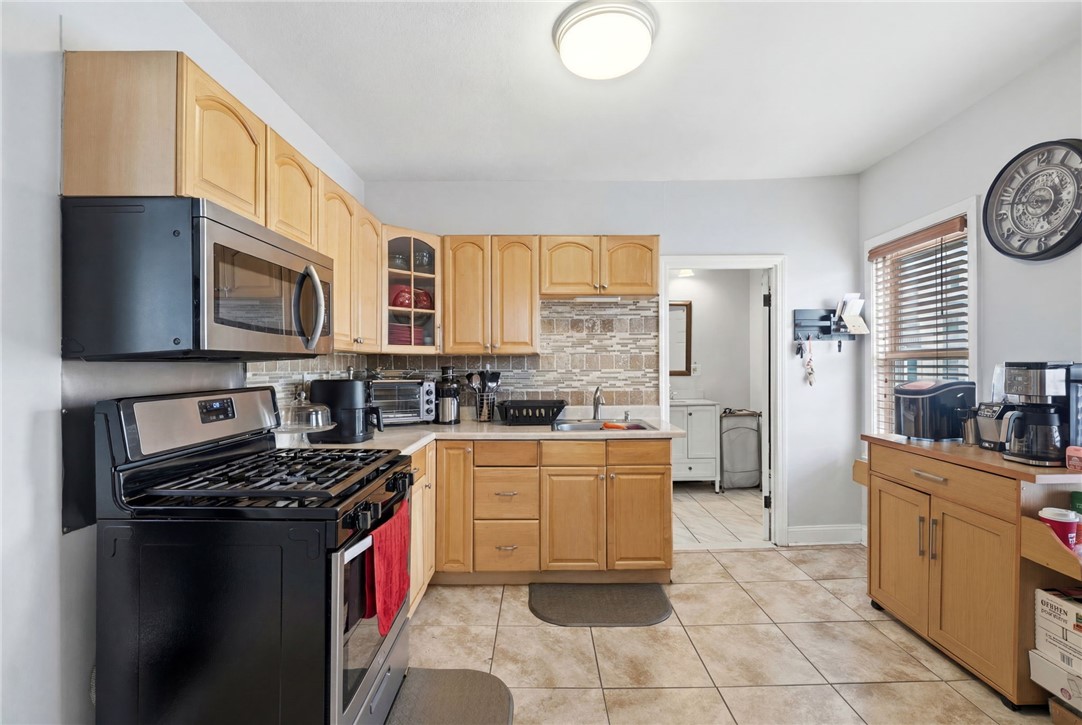 50 Primrose Street Pawtucket, RI 02860 - Photo 2 of 36