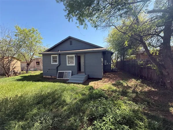 $1,695 | 3142 South 2nd Street, Abilene, TX 79605