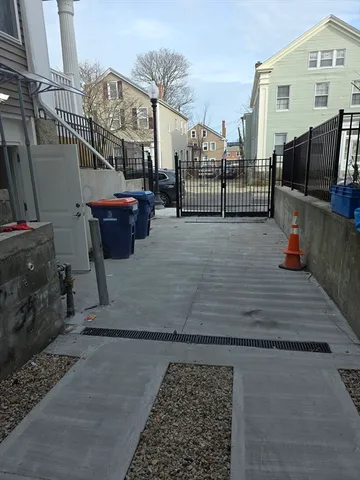 $1,950 | 475 Purchase Street, Unit 3, New Bedford, MA 02740