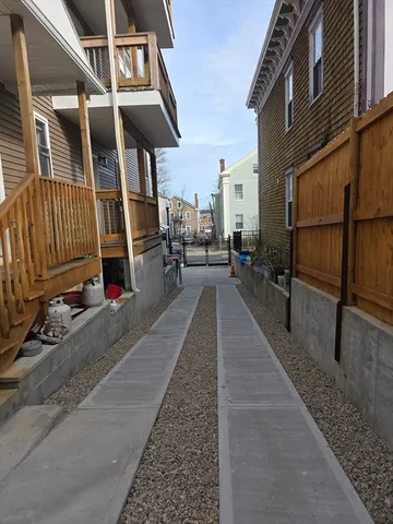 $1,950 | 475 Purchase Street, Unit 3, New Bedford, MA 02740