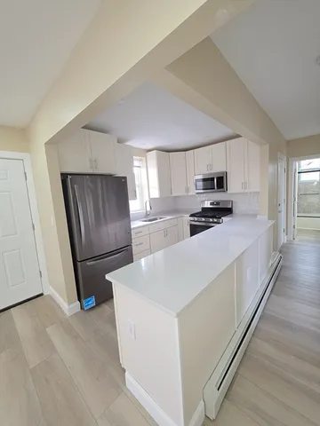 $1,950 | 475 Purchase Street, Unit 3, New Bedford, MA 02740