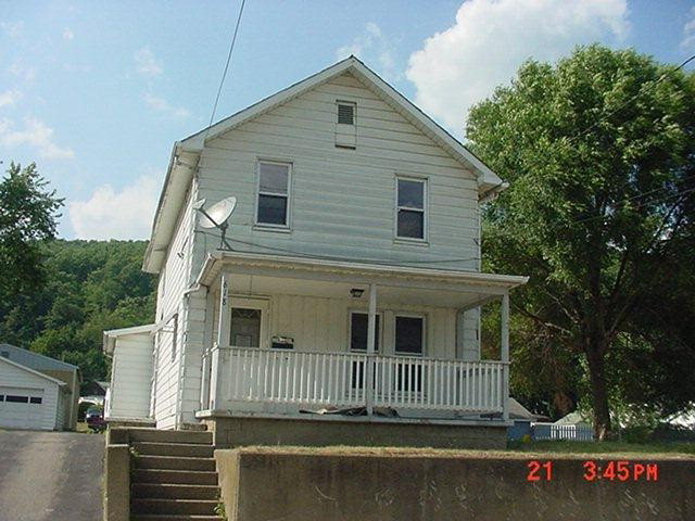 618 Atlantic Avenue Franklin, PA 16323 - Photo 1 of 1 front view of a house