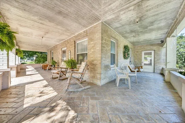 a view of a house with a backyard