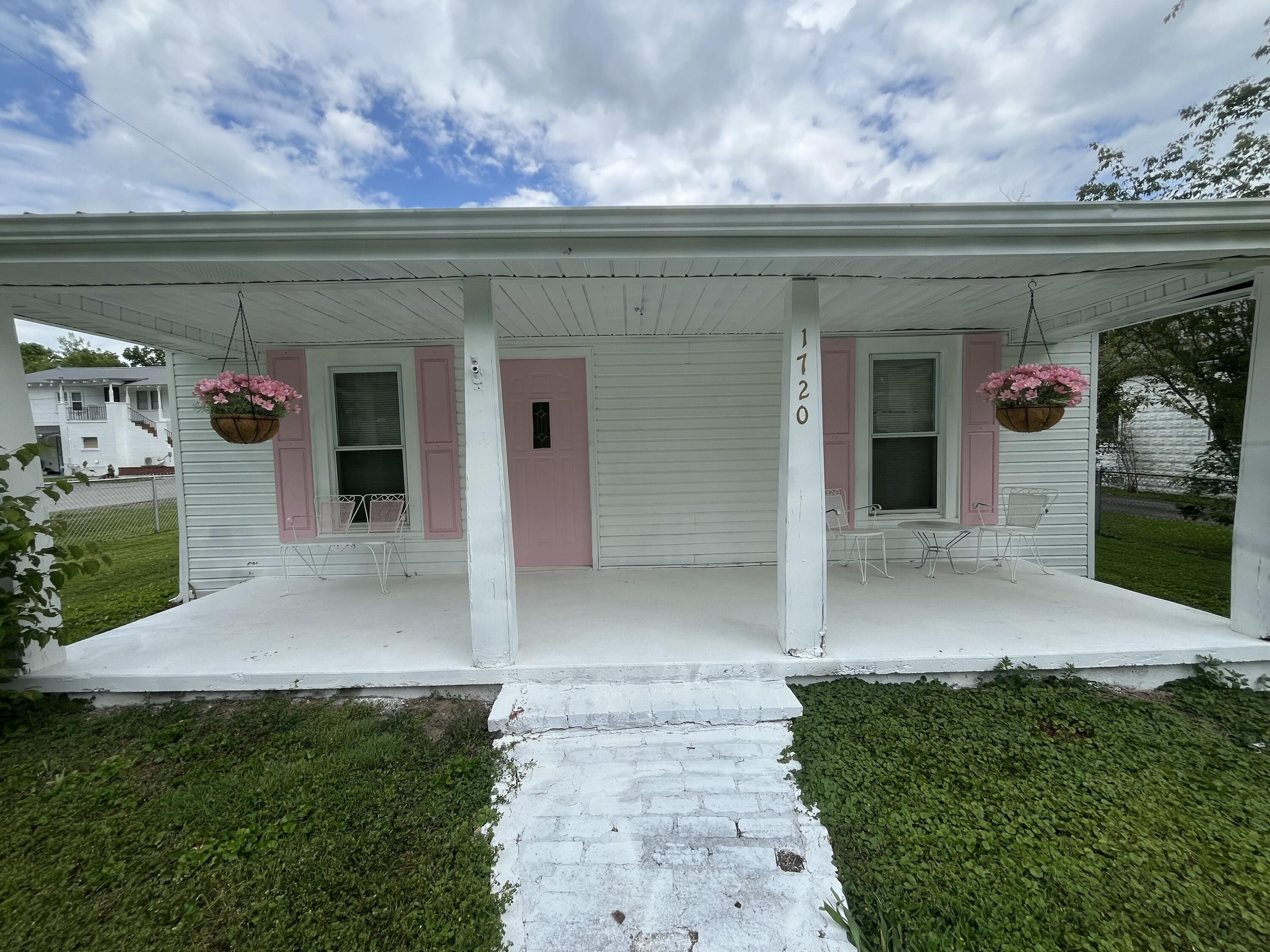 1720 Exeter Avenue Middlesboro, KY 40965 - Photo 2 of 46 IMG_0024