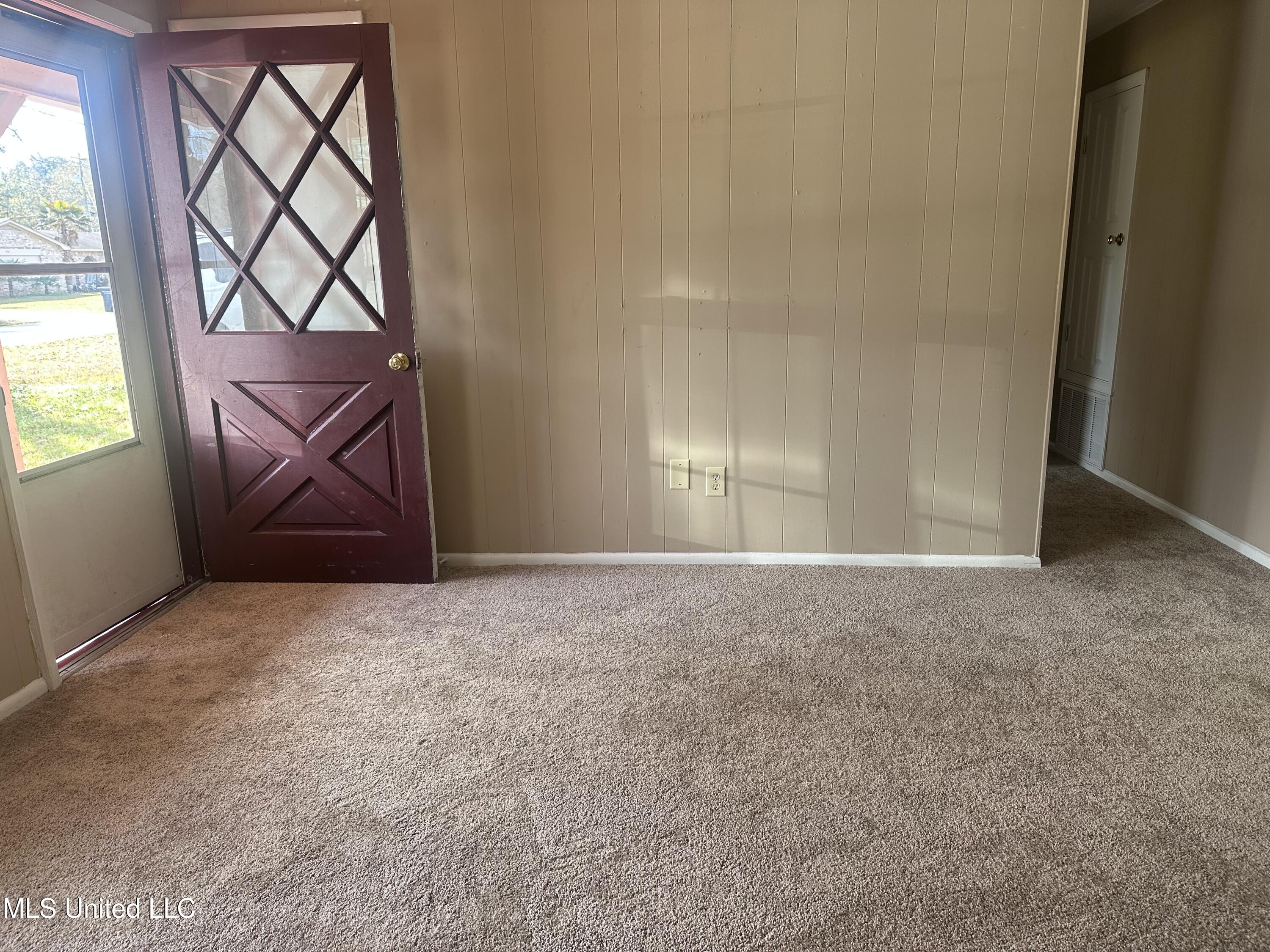 4113 Mimosa Drive Moss Point, MS 39562 - Photo 4 of 21 IMG_6228