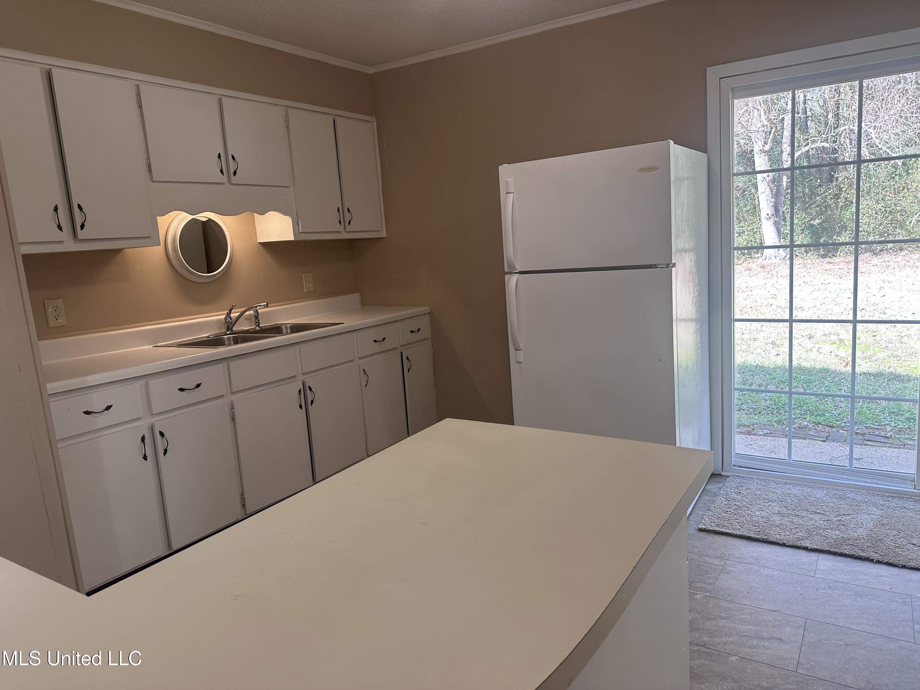 4113 Mimosa Drive Moss Point, MS 39562 - Photo 5 of 21 IMG_6227