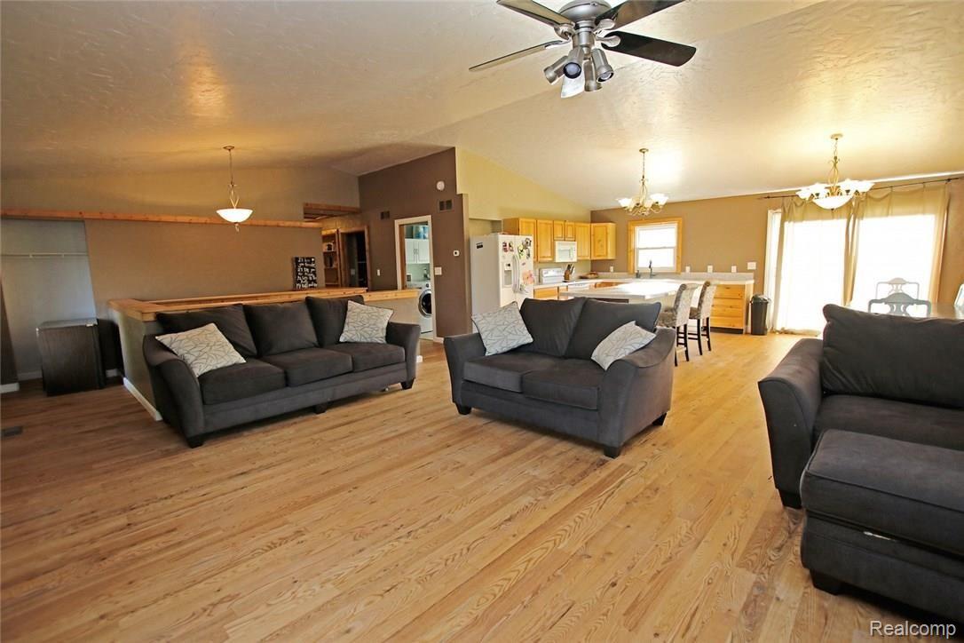 3818 Mels Road Metamora, MI 48455 - Photo 21 of 53 21) Living Room.jpg