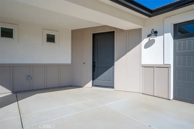 a view of a livingroom with an empty space