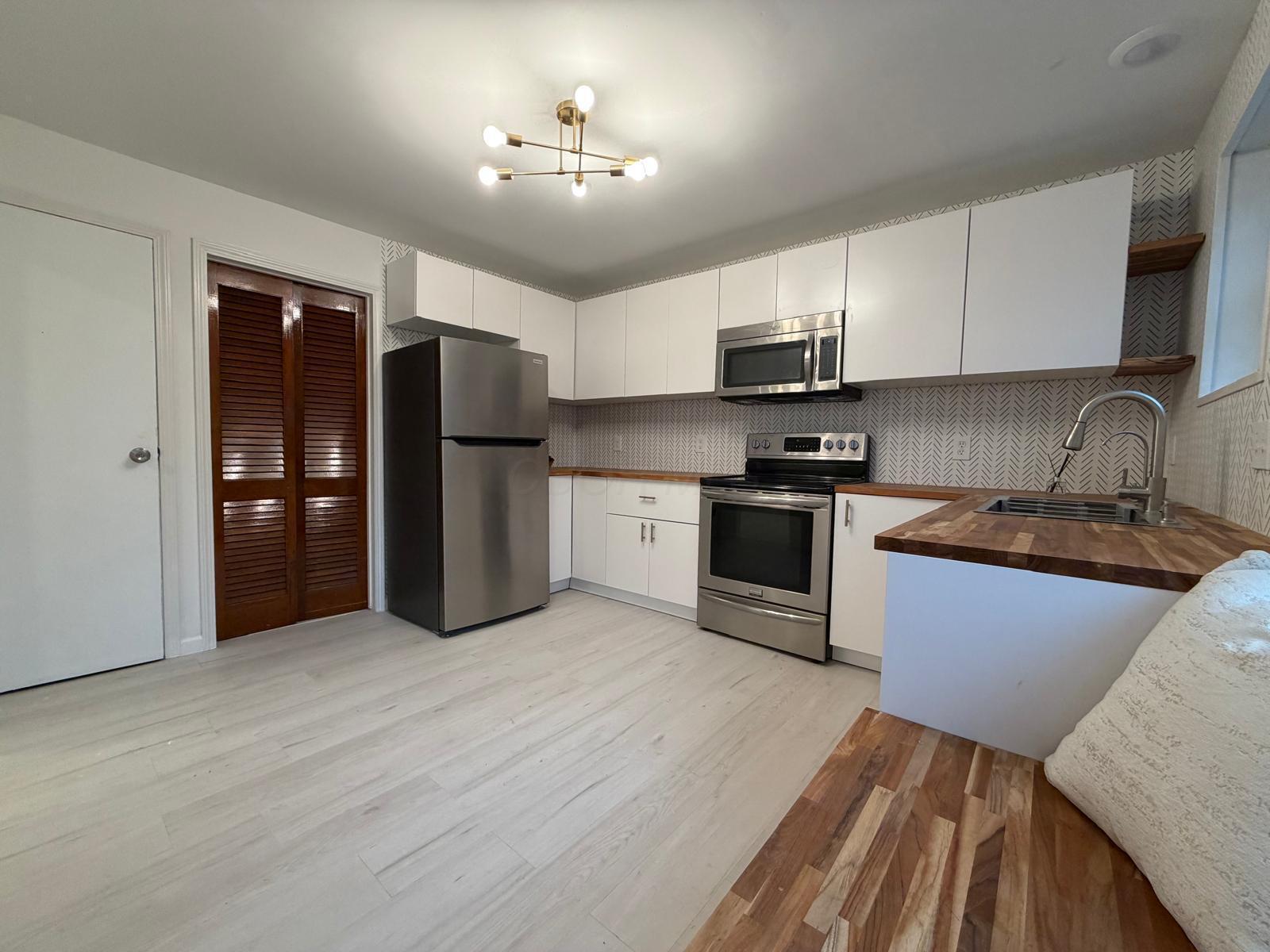 1946 Lehner Road Columbus, OH 43224 - Photo 5 of 21 PHOTO-2026-01-06-13-02-13_7