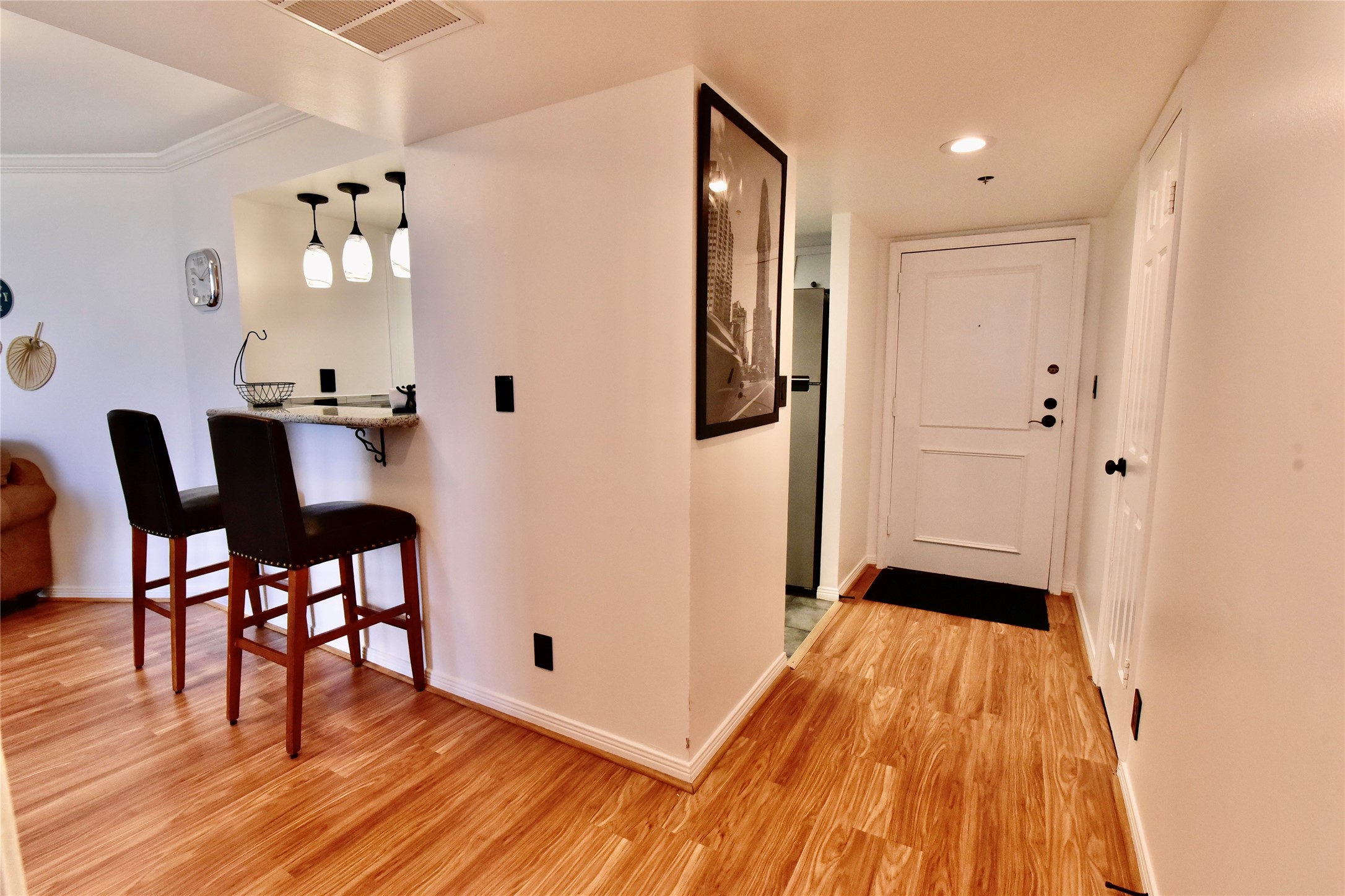 3525 Sage Road, Unit 701 Houston, TX 77056 - Photo 14 of 48 Well-lit entryway with warm, with a cozy dining nook with a modern pendant light fixture.