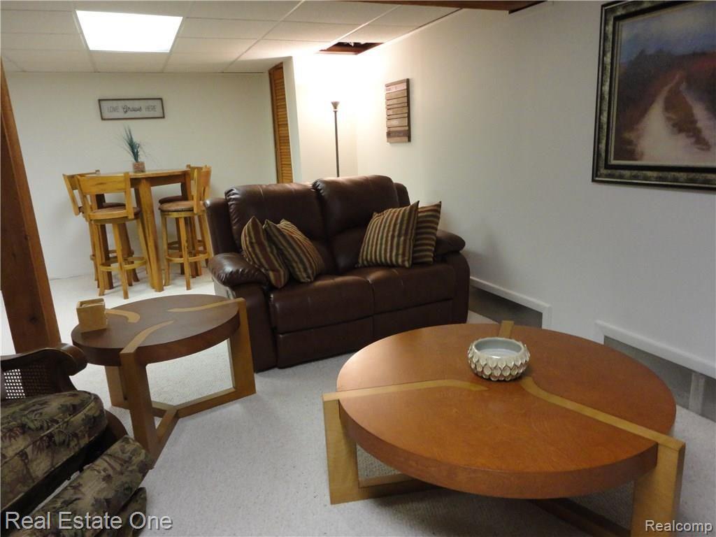 32305 Baintree Road Farmington Hills, MI 48334 - Photo 34 of 53