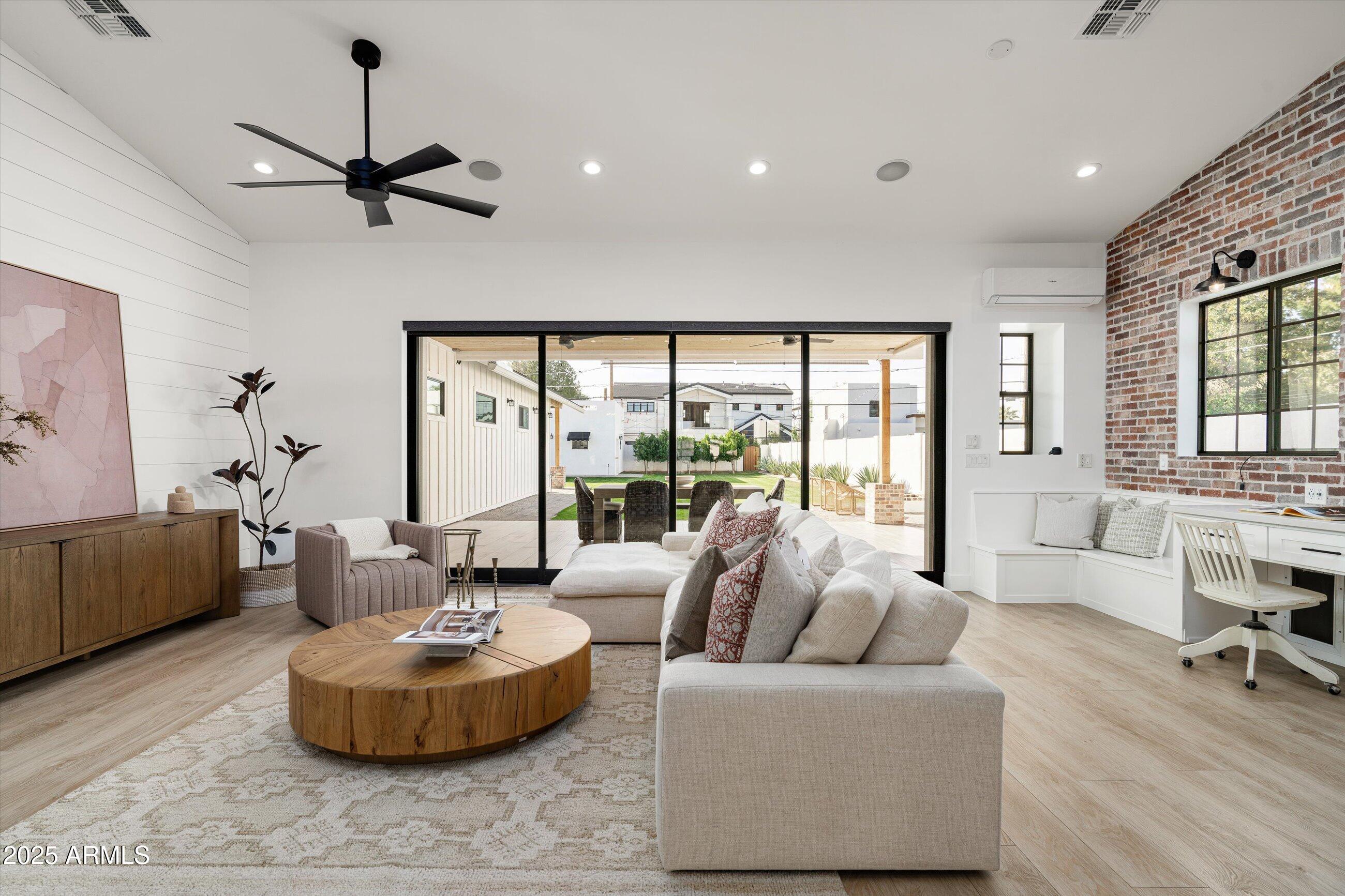 4208 North 41st Place Phoenix, AZ 85018 - Photo 11 of 39 17-4208 N 41st Pl (17 of 78)