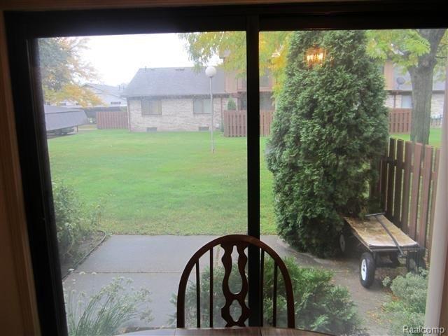 24751 Greenhill Road, Unit 30 Warren, MI 48091 - Photo 9 of 20 013.JPG