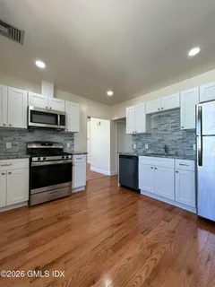 $3,950 | 193 Sound Beach Avenue, Unit 2N, Old Greenwich, CT 06870