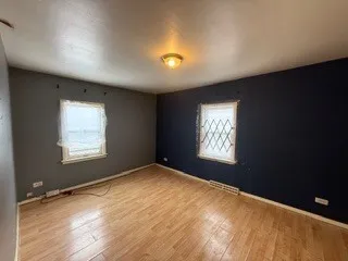 a view of empty room with window