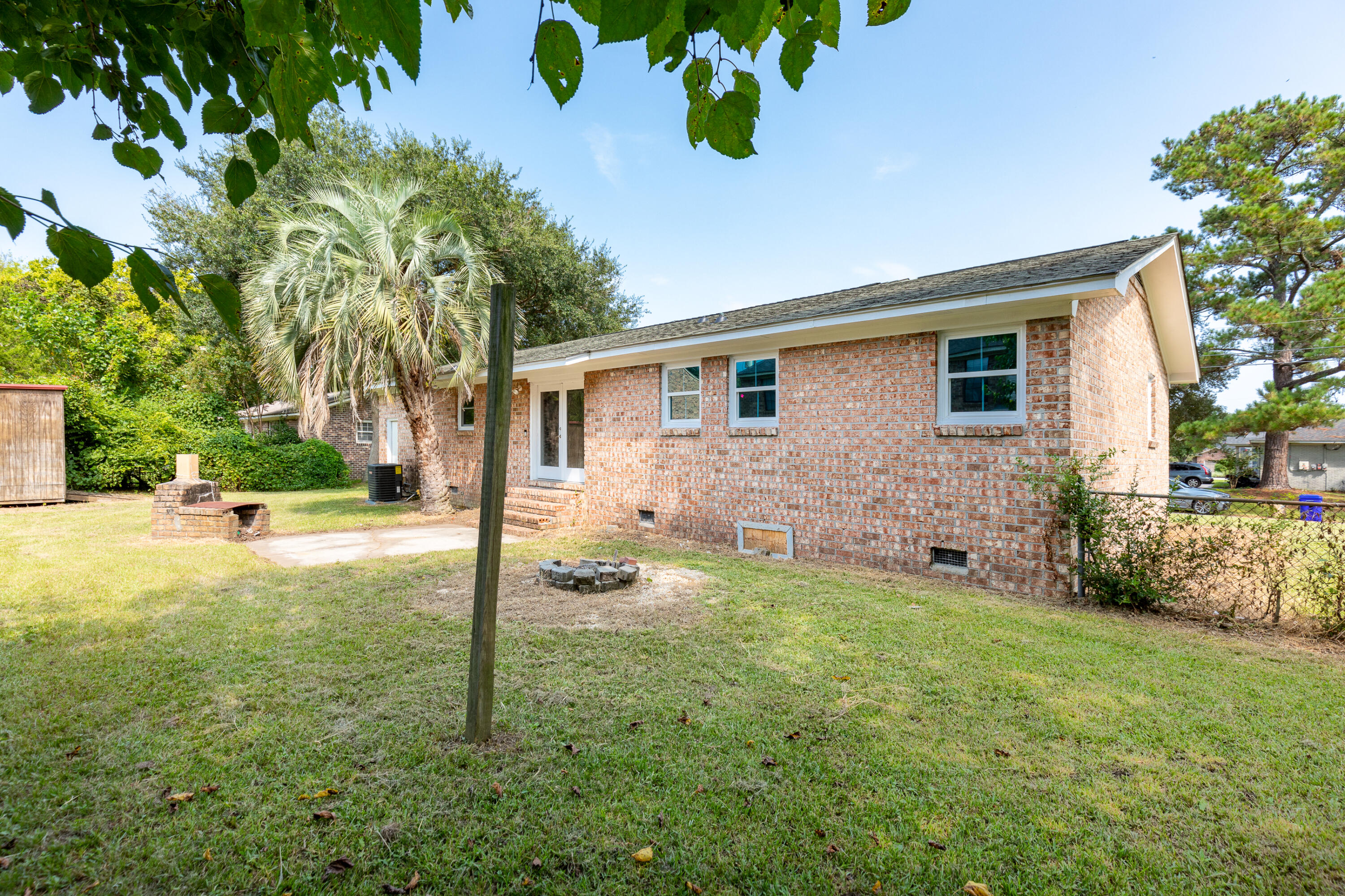 1309 Hampshire Road Charleston, SC 29412 - Photo 14 of 40 1309 Hampshire Road