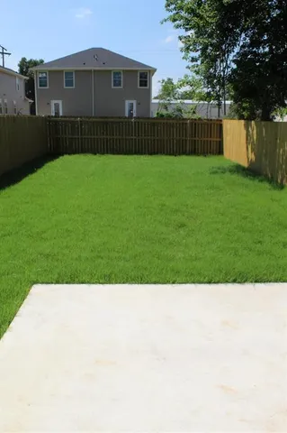 $1,495 | 208 West Lake Avenue, Sherman, TX 75090