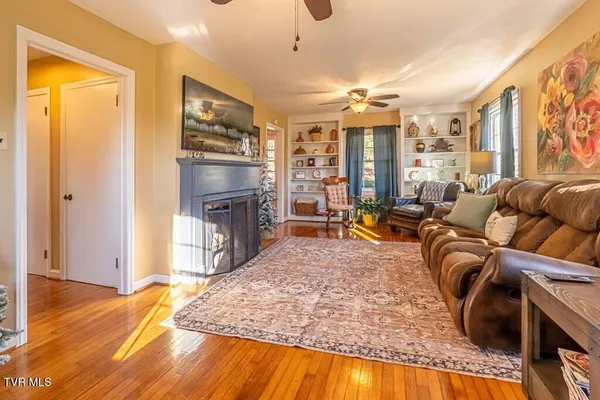 $389,900 | 12104 Linden Street, Meadowview, VA 24361