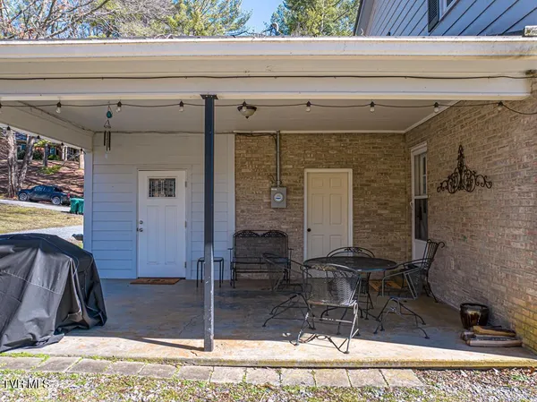 $389,900 | 12104 Linden Street, Meadowview, VA 24361