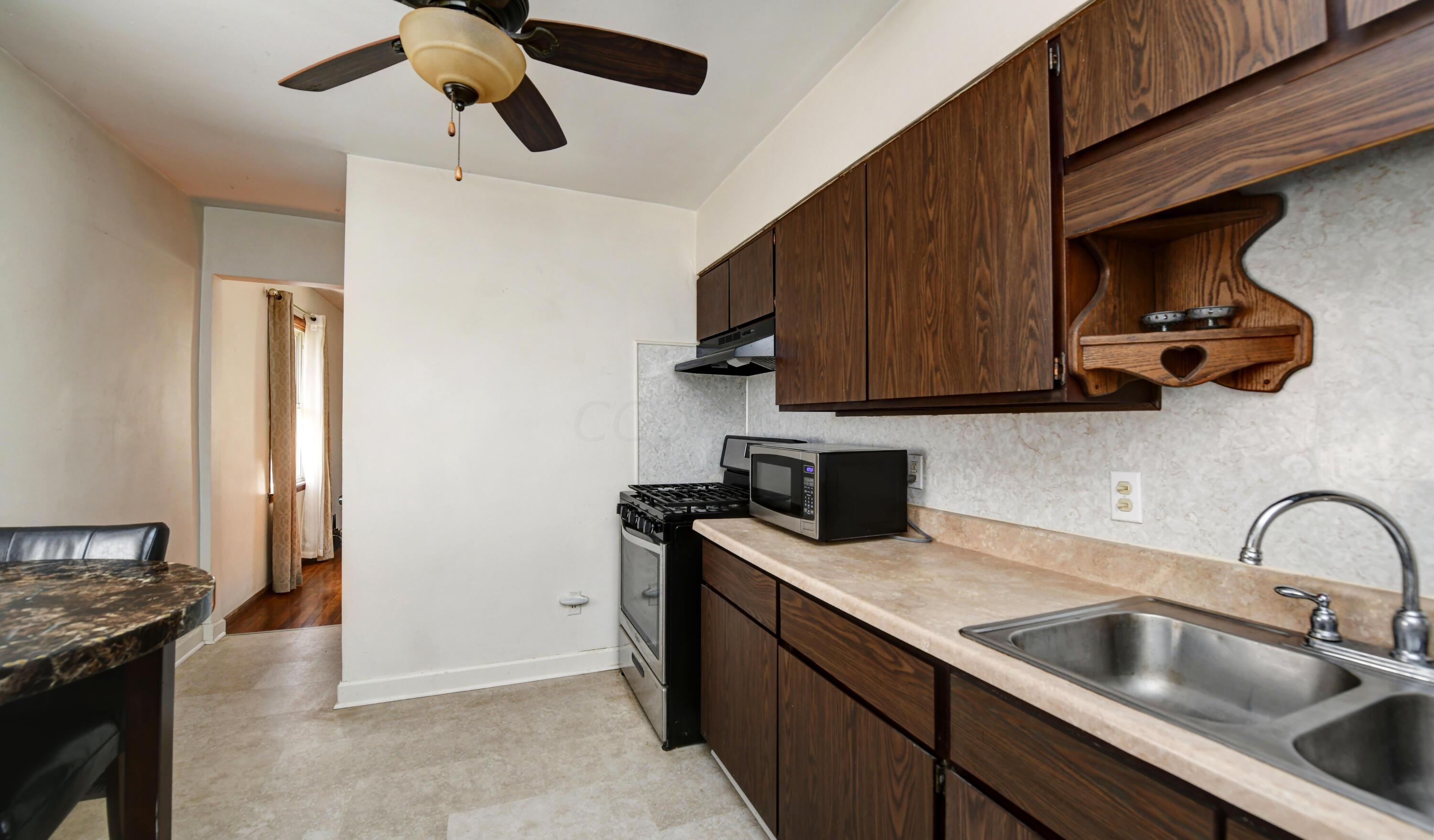 998 East Weber Road Columbus, OH 43224 - Photo 7 of 22 Kitchen (3)