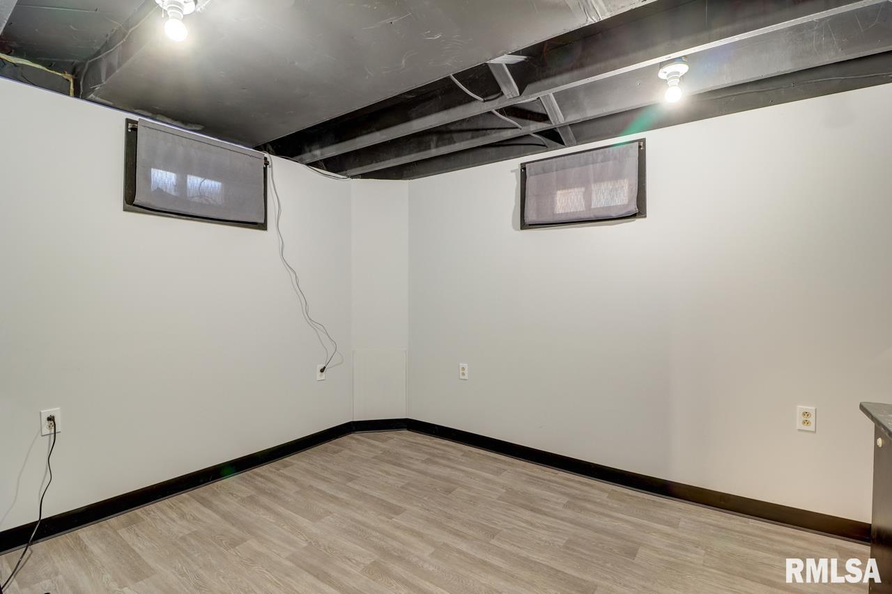 2813 North 3rd Street Clinton, IA 52732 - Photo 12 of 21