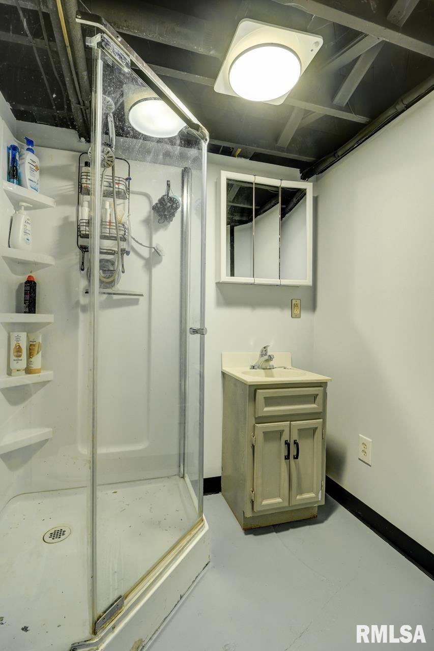 2813 North 3rd Street Clinton, IA 52732 - Photo 13 of 21