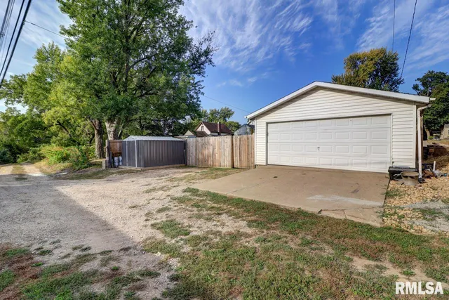 $123,500 | 2813 North 3rd Street, Clinton, IA 52732